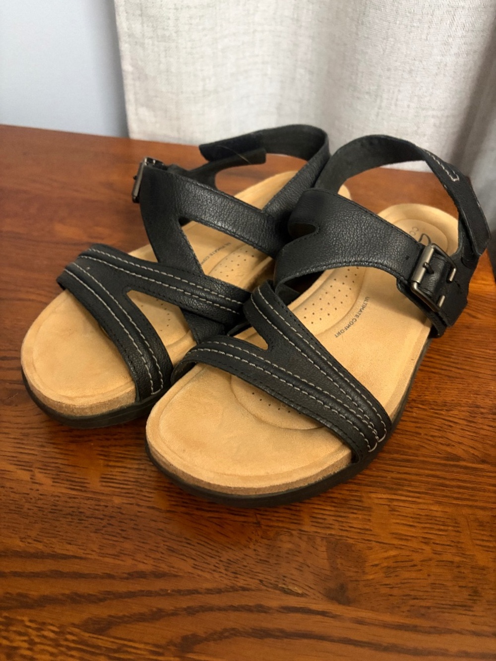 Clarks Sandals Size 9 (Like New)
